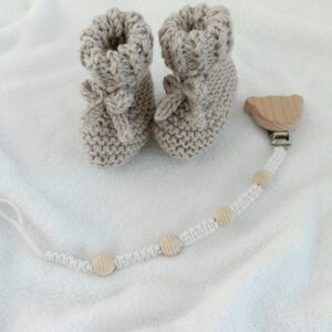 zestaw buciki dla noworodka zawieszka do smoczka handmade