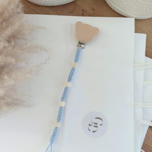 zawieszka do smoczka z drewnianymi koralikami handmade