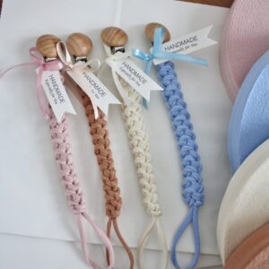 zawieszki do smoczka z drewnianym klipsem